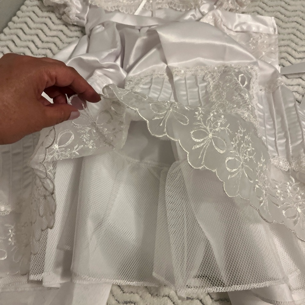 Baby Girl White Christening Baptism Short Sleeve Round Neck Gown & Bonnet Sz 18M - Picture 3 of 5